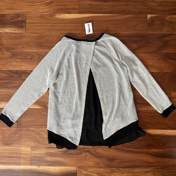 Green Envelope Grey Sweater with Flowy Black Dress Shirt Layered Shirt size XL - Picture 3 of 4